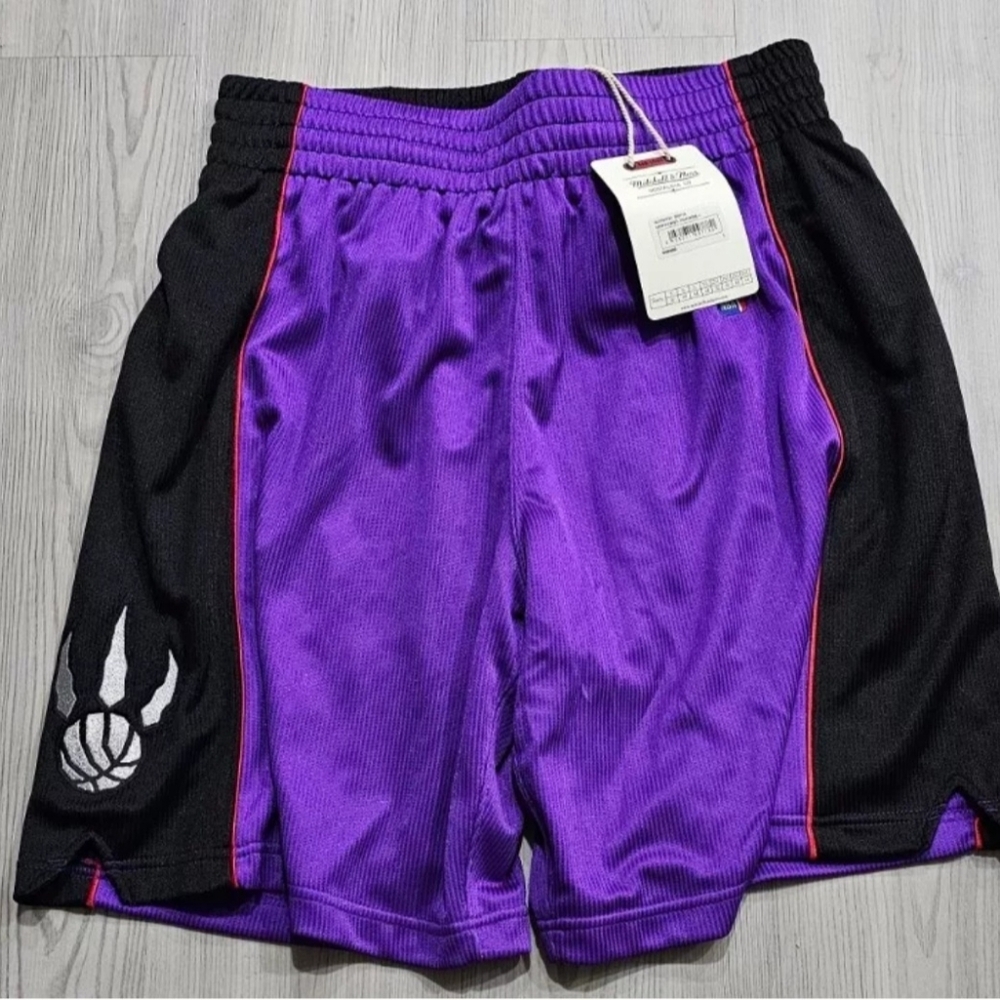 AUTHENTIC Toronto Raptors Shorts Men's NEW Size Medium Fits Like A Large Throwba